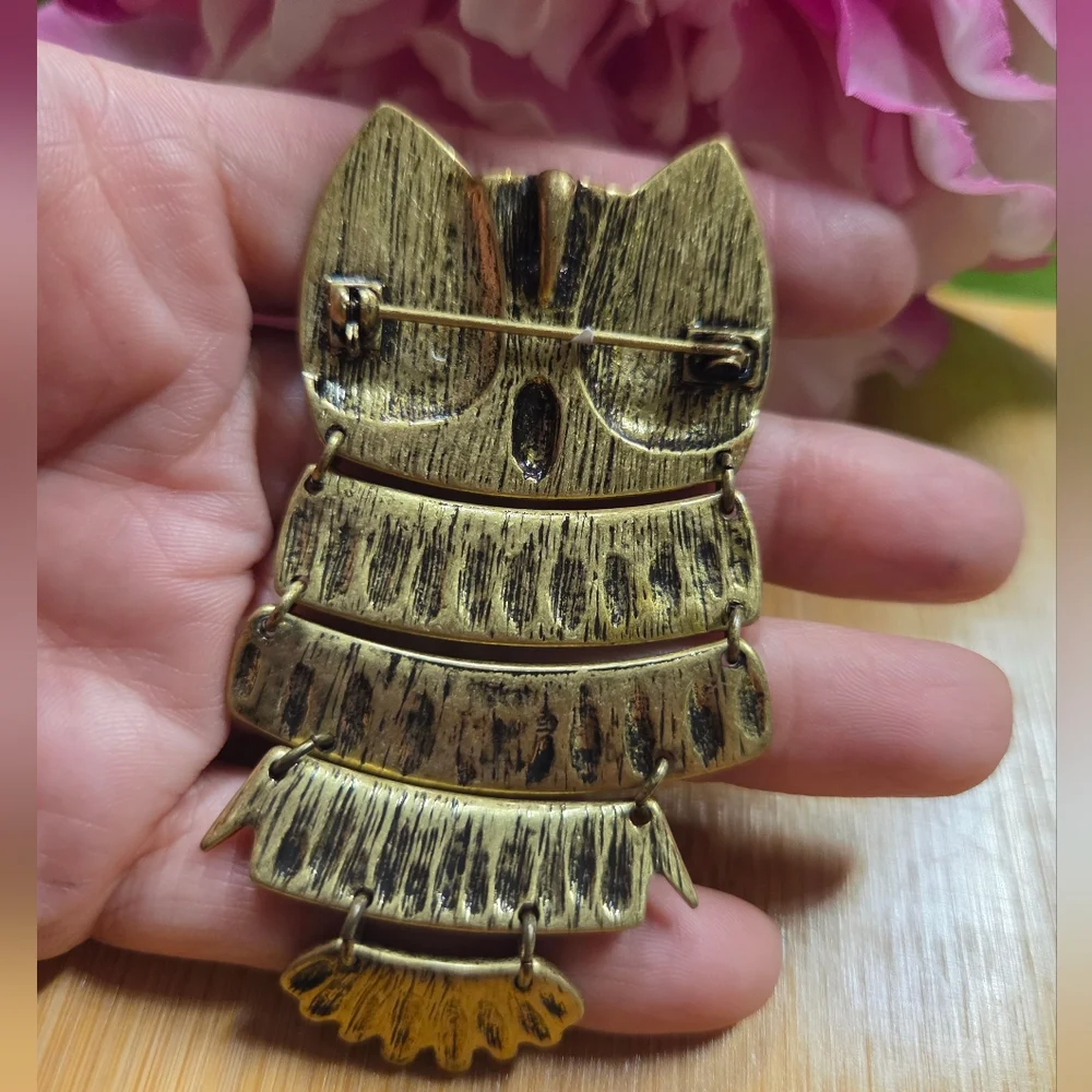 Gold Owl Brooch - Picture 2 of 3